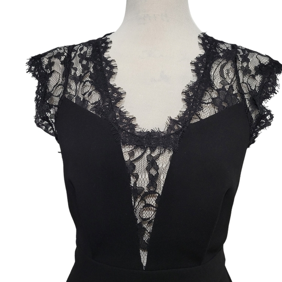 BCBGeneration Women Black Lace Back V-Neck Pleated Back Zip Mini Dress SZ 4 - Picture 3 of 9